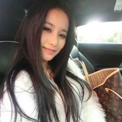 we foucus on selling synthtic leather and fabric for shoes ,bags , funiture and garments for 20 years in China. jackleewenzhou@gmail.com