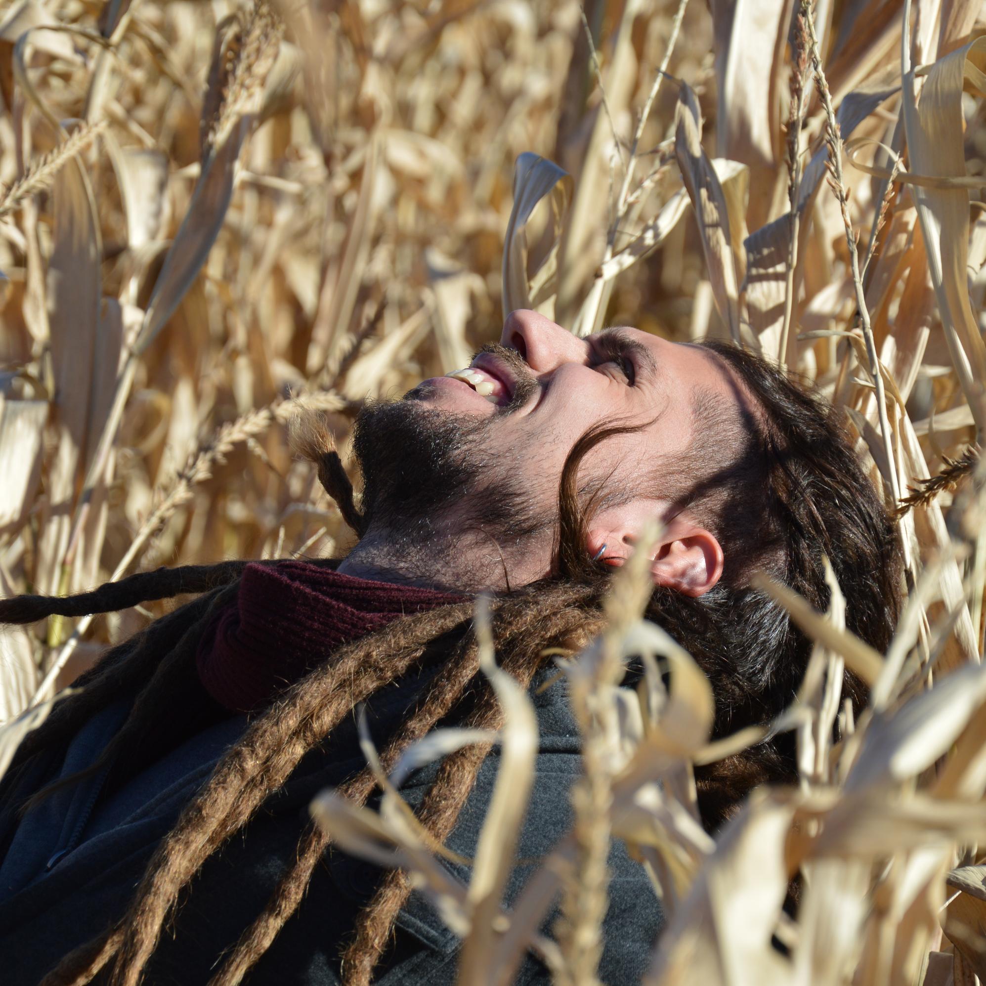 CereVeraMusica's profile picture. Cantautor murciano. En primavera del 2015 publicará su primer disco Querer o no Querer