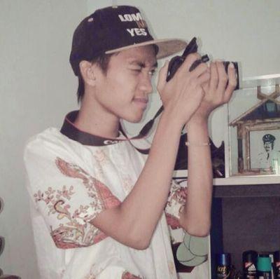 seorang mahasiswa SMAN 1 DOMPU (NTB)