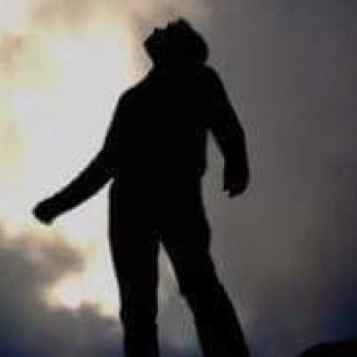 La voz en el muro muere cuando aceptas todo sin mirada crítica: habla/vive