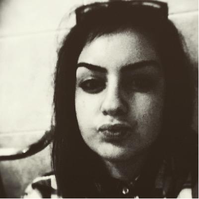 Hi! I'am Vanessa from Italy, 18 years old! ✌️I love #Spain ❤️ Follow me http://t.co/tbMR0SrSEW