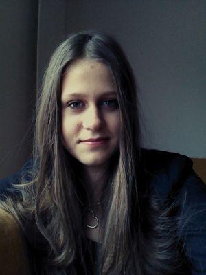 Musician playing piano & singing | photographer