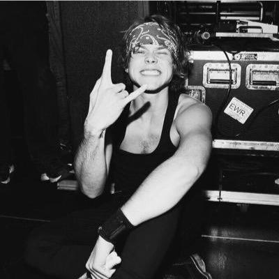 Sorry if i gave you a heart attack :) Stay fab and please follow my main account @michaelsllamaaa :) and please RT this ;-)