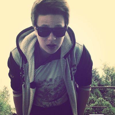 •Boy.
•Hetero.
•15 years.
•German.
•Single.