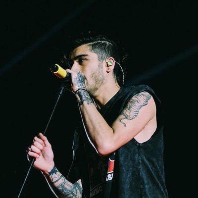 PLEASE FOLLOW @HstylesHstyles trying to get to 2k and retweet all my stuff if you want