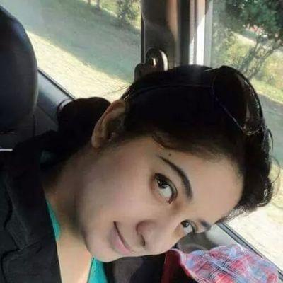 zarishkhan541's profile picture. 