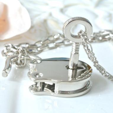 MyLoveLockz's profile picture. Handmade, engraved love locks (padlocks with accompanying keys) for your loved one. Get them something that really means something. :) - we ship worldwide!