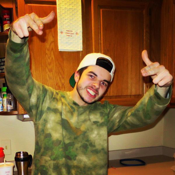 LewisQuinnay's profile picture. gb- quiNAY