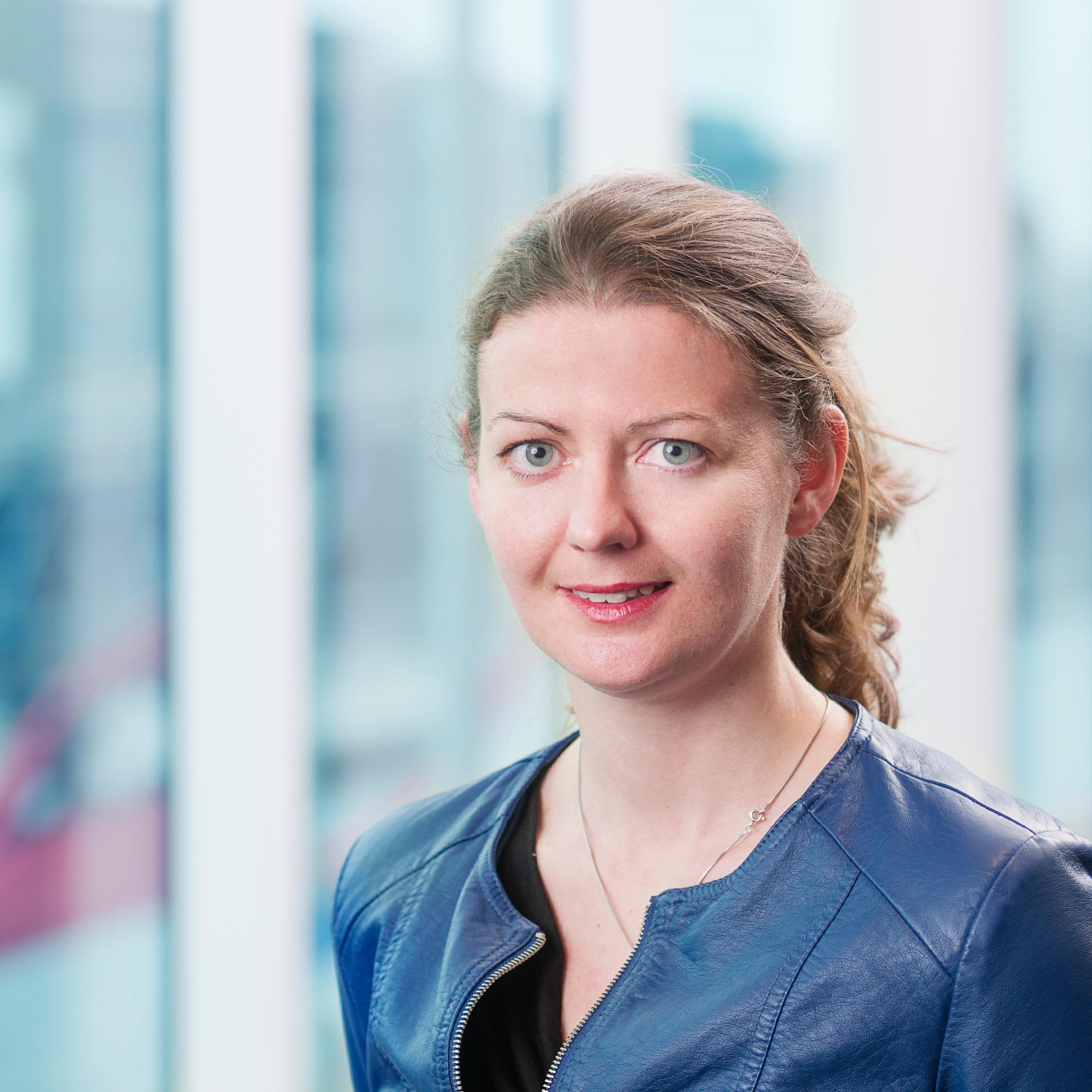 Executive Recruiter @Philips- ♥ to travel! - a passion for tennis