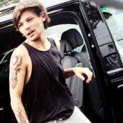 hii! i just wanted to let you know your fav loves you and i would really appreciate it if you followed @lwt28s