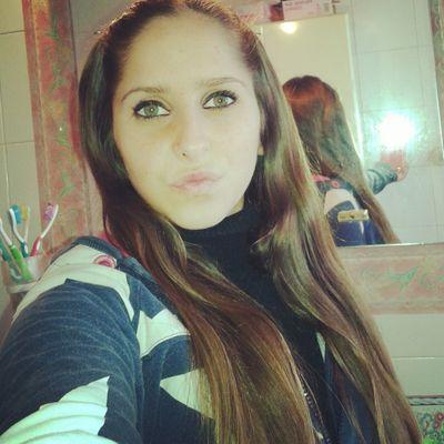 Reirte de la vida aunqur duela, hacer locuras matar los problemas.