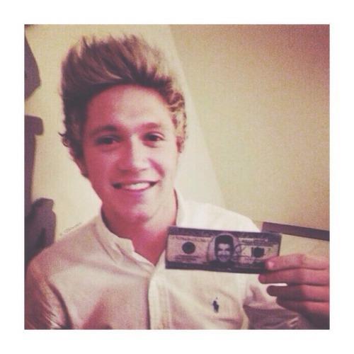 please follow @narbiesyndrome bc she gave you this free follow ✨