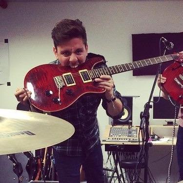 Paulverhaar's profile picture. Data Scientist | Guitarist for Jason Waterfalls| Tech-addict |