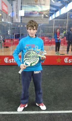 Jugador de padel. Drop shot. Madrid.