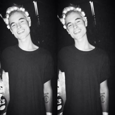 this acc can die and so can vodkapottorff @sweettalksivan