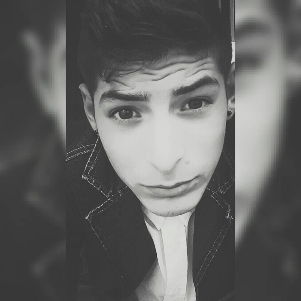 Integrante de @kntao2-Músico-Cantante-Compositor♫ # Aqui Mi tema:Cuando te miro- https://t.co/xFUgOAmmfN
