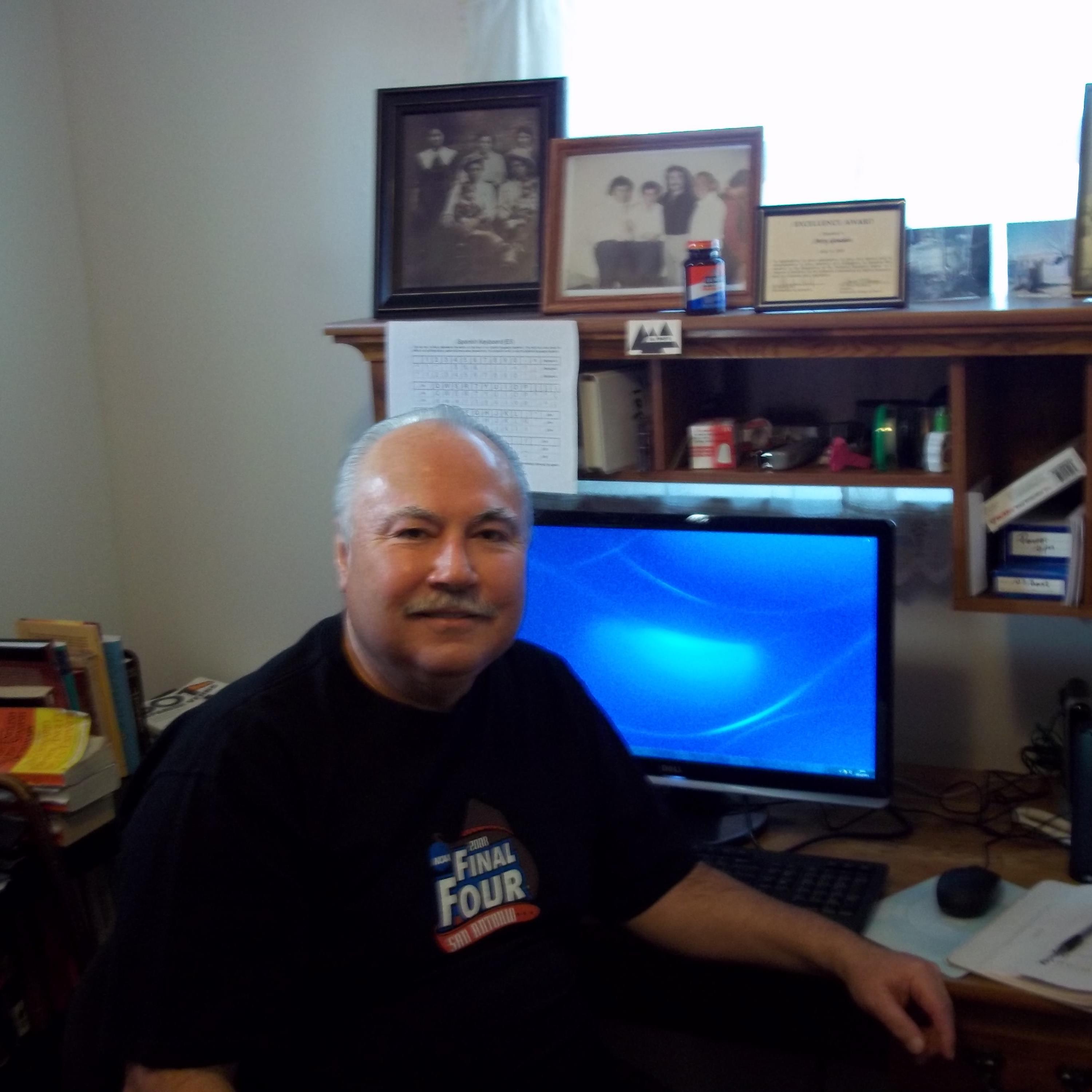 Educator, former Air Freight Operations Agent, and Founder of Clases con El Profe.  I have both a B.A. and an M.Ed. Degree in Education.  Musician.