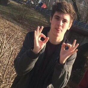 follow @mythicalcameron bc this is a free follow but im somewhat active so..,