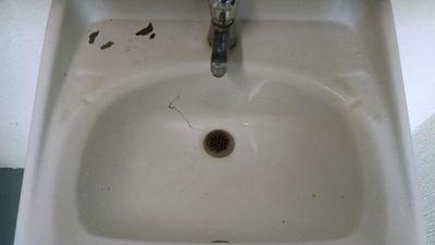 Posting photos of sink user experience, done right and wrong