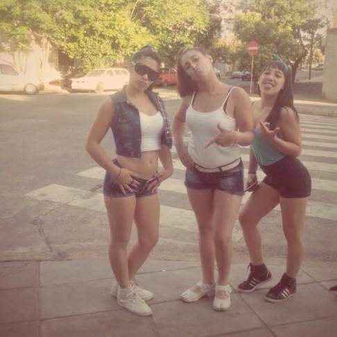 Donde pisa una mujer astuta , no deja huellas cualquier PUTA ♪
