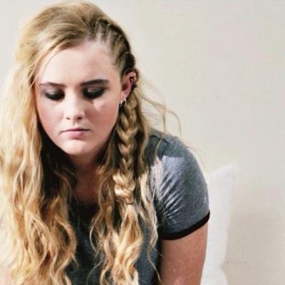 punknovak's profile picture. emma. 17. sky enthusiast.