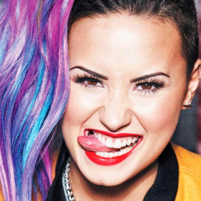 Hey! I´m Leonor. I´m a big fan of Demi Lovato! Just remember: forget the haters, because somebody loves you!