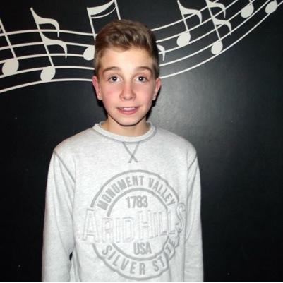 Follow moi & je te follow back ! Je vais ESSAYER de faire des tweets drole ! N'esitez surtout pas a RT mes tweets sa me ferais plaisir