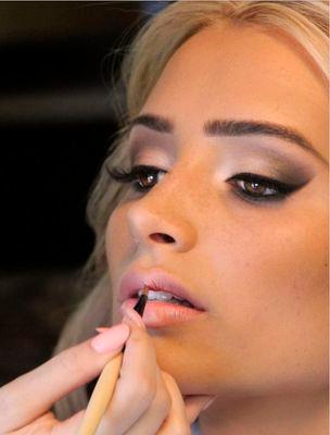 Belleza. Maquillaje. Cabello. Nail Art.