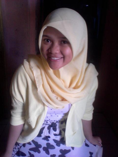 _IzzatulJannah's profile picture. Everyone has idiosyncrasies, if someone finds the absurdity of it and feel comfortable, it is called love :)