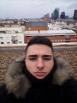 “Te diré algo que aprendí de mi padre: Intenta pensar cómo piensan los que te rodean. Con esta base, todo es posible”.
Vito Corleone