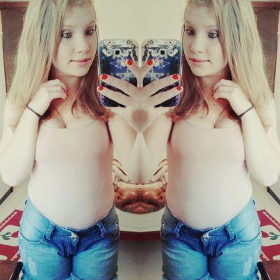 Véei eeu seei qee coom éssa minaa eeu posso contaa Amooo dms a minhaa Suuh entaaao tireem o olhoo bitchees Coonta seempree ú.u cóoe @Miinaa_doopaapi Aq ;D