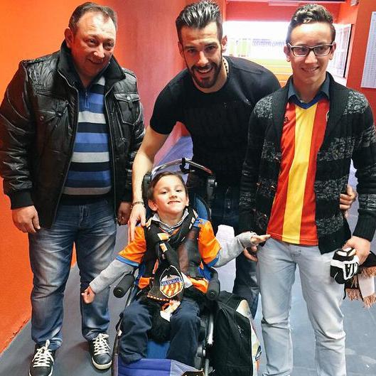 Me llamo David, soy de Canals y tengo 7 años. Con mi familia lucho para que la parálisis cerebral no frene mi vida.Nº CUENTA: ES21 3058 2126 3628 2000 7538