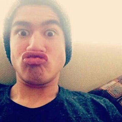 im kinda obsessed with this tall dork named Calum Hood ❤