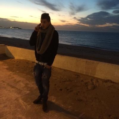 LassalAli's profile picture. Je suis née Parceque Ma mère a follow mon père, Mon Père a follow Back, Ils ont gérés en DM,Ils... Non je Decone