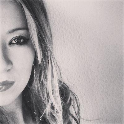 SmileAsSmile's profile picture. Sonrisas por fuera, batallas por dentro. Aficionada a sacar sonrisas. - Cae. Levanta. Cae. Levanta Y Así..