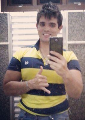 Eu so cara divertido derterminado quero tenho meu Objetivos e quero crescer como profissional na vida em Fim sou determinado ^^