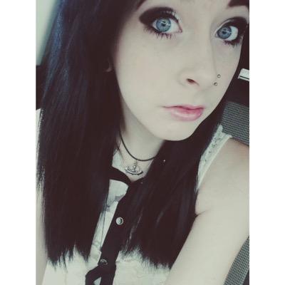 ✖️Violet✖//Single//Bi//I'll protect you from all the things i've seen//