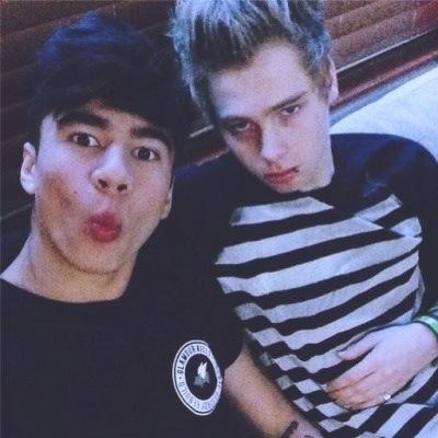 jenesis // 17, without a purpose or direction i'm really cool in like a lame way // heart belongs 2 column
