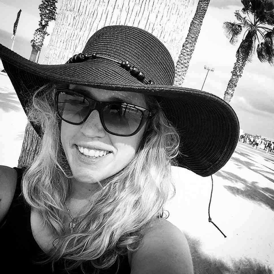 Former Perth journo turned European trip leader, blogger, traveller, nomad. Lover of the sun, beach and wine. Come Away with me #topdecker