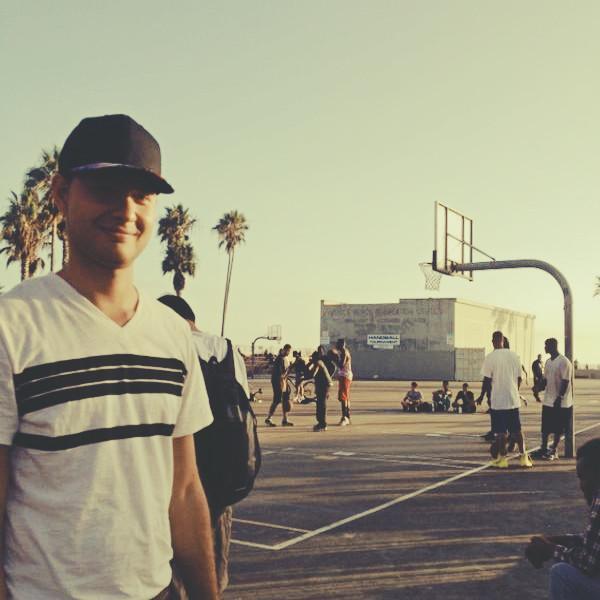 Velatinovsky6's profile picture. Nato Romano, Non sono Italiano / Venezuelan Soul. Indo-Dutch in the Mix / Inquisitive about Perception & Value / En Transición—El Cambio Siempre me Alcanza / 🎶