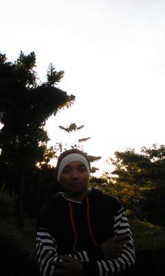 hidup itu kaya di perkosa, suka ga suka ya harus suka..... seneng ga seneng ya harus seneng di nikmatin....