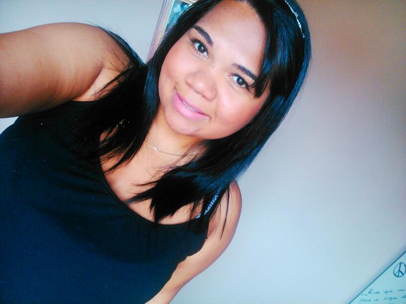 Ela sonhava com o paraiso toda vez que fechava os olhos :* Estudante de Psicologia,na Universidade Feevale ✰