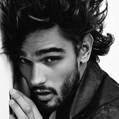 {20}. Dustsoul. Hijo de Aurora. 'Le prince idiote'. »There is no sunrise so beautiful that it is worth waking me up to see it«