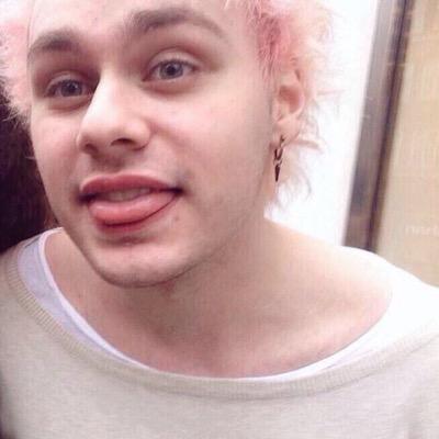 FOLLOW @convictclifford IF YOURE 5SOS AF SO WE CAN BE FRIENDS