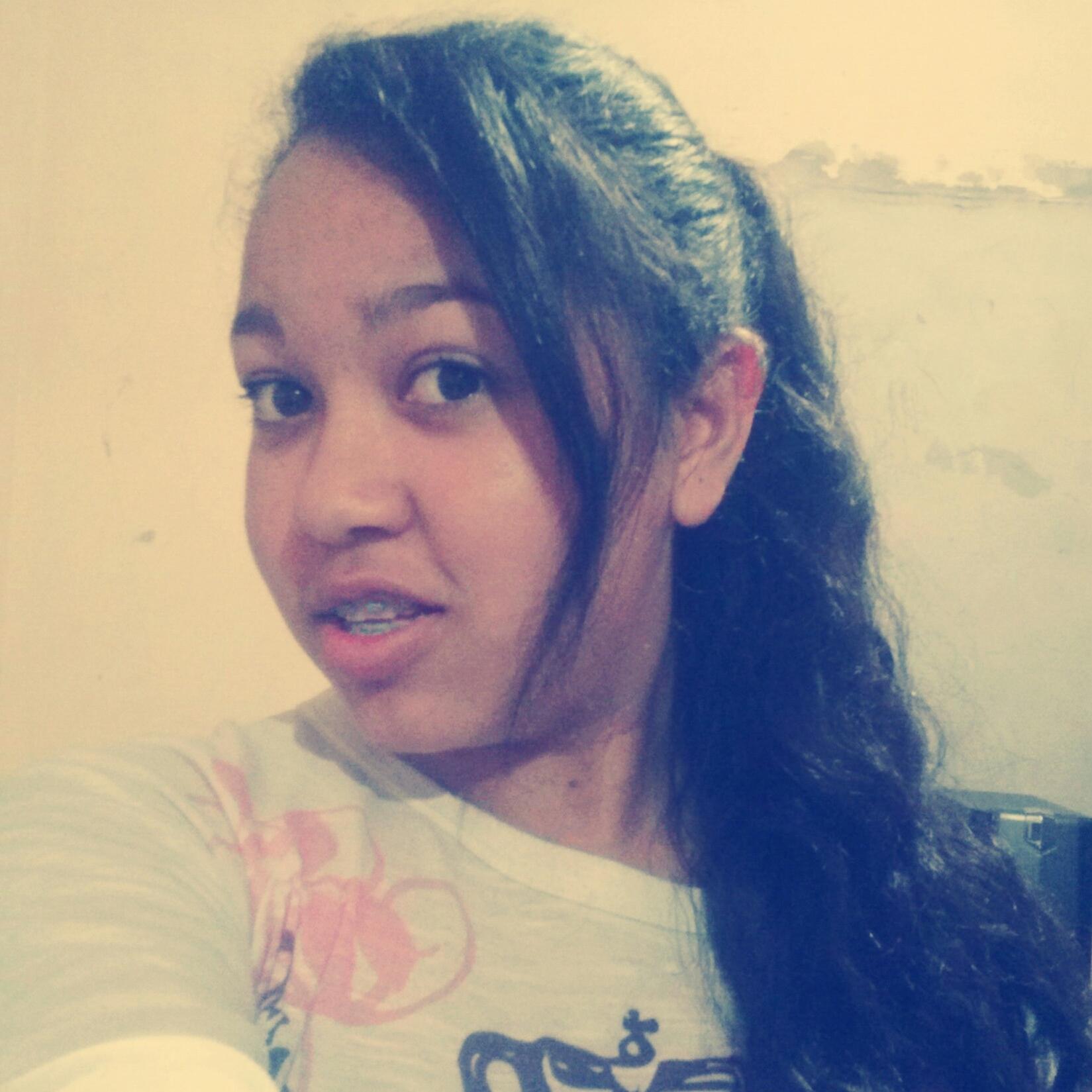 CarynaNacimento's profile picture. 