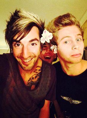 faivsosucks's profile picture. .