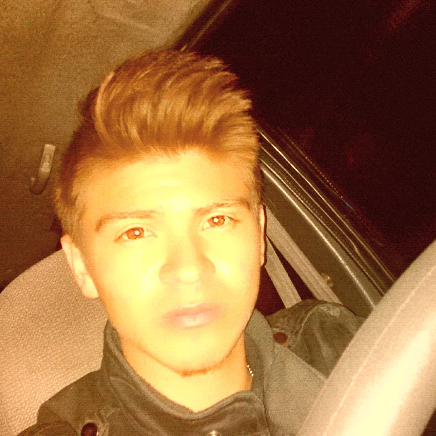 Estoy pensando que el amor de mi vida se quedo atrapado en un condón. si te sigo sigueme.