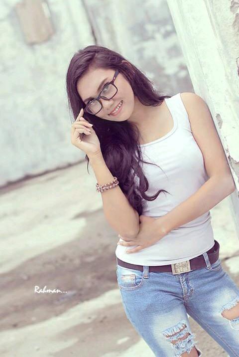 dindaramahdani's profile picture. 