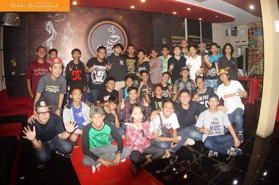 Tasikmalaya Hiphop Clan merangkul elemen yang ada pada Hiphop yaitu Rap dan Disk Jokey (DJ) Contact : 51BFB912/082126561119