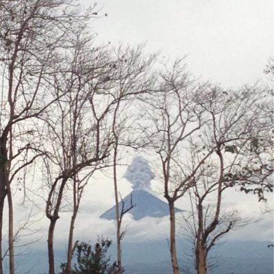Volcán de Colima, formas parte de nuestro andar, te sumaste a mi Familia con gran arraigo como fuente poderosa y generadora de conocimiento.